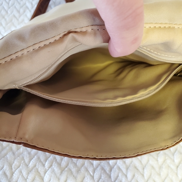 Boulder Ridge Full Grain Cowhide Convertible Backpack/Crossbody Bag - Picture 11 of 16